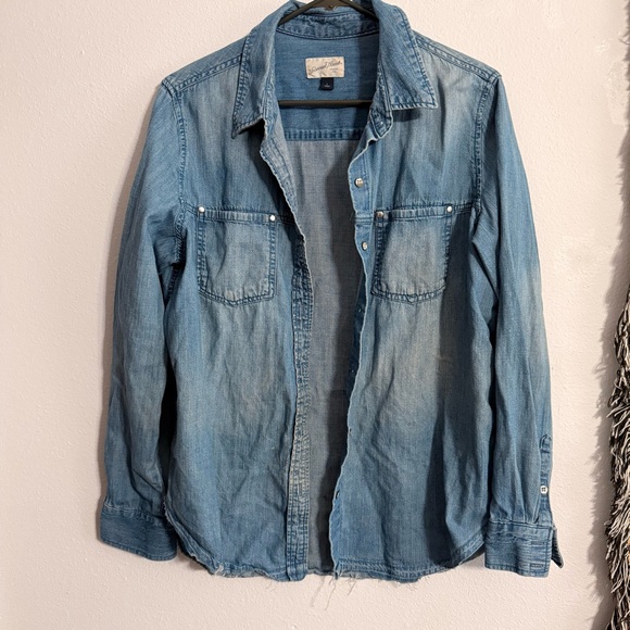 Universal Thread Tops - ▪️ Universal Thread • Light Blue Denim Long-Sleeve Button-Up • Women’s L